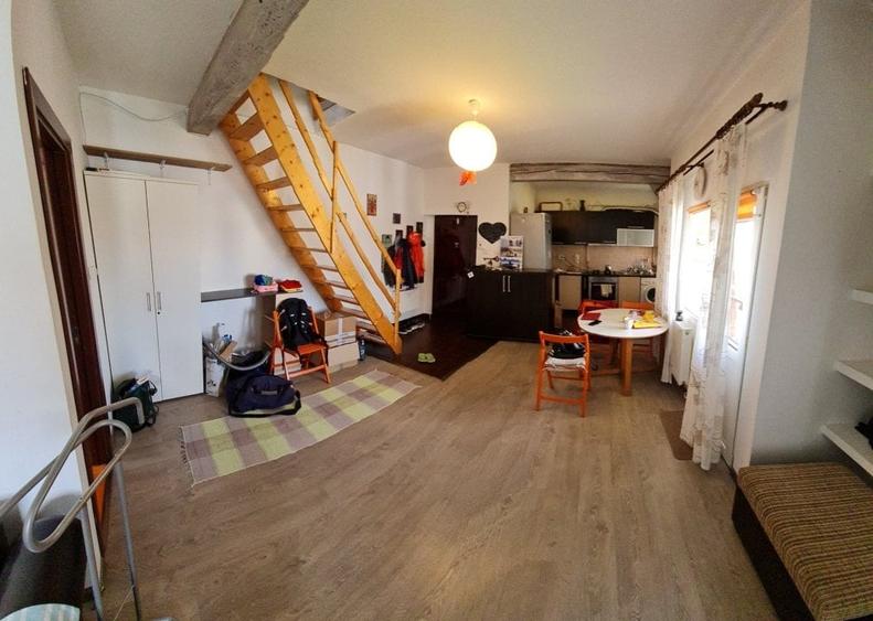 Vand apartament 3 camere cu scara interioara - 2