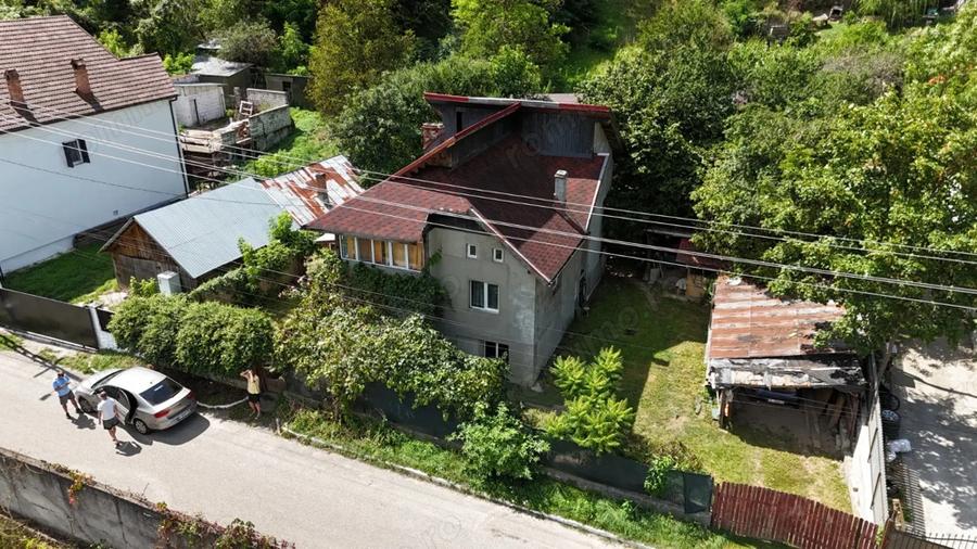 Casa de vanzare zona centrala langa magazinul Penny Brezoi - 2