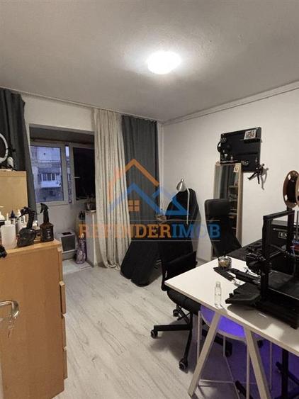 Apartament de vanzare cu 4 camere, zona Vitan - 3