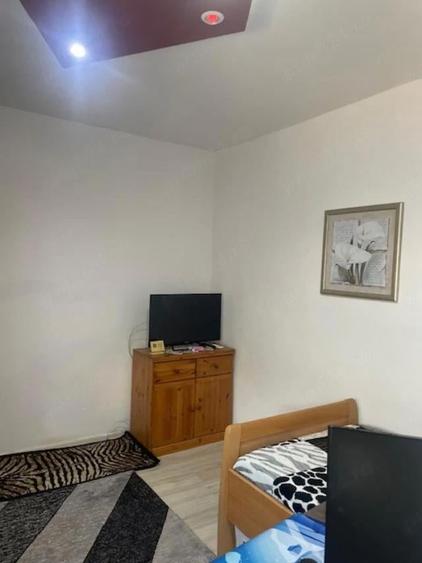 Vand garsoniera , str.Cernei nr.40 B , parter , langa liceul A.Vlaicu - 8