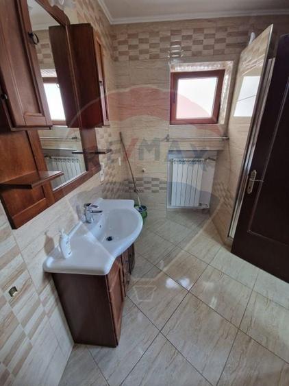 Garsonieră decomandată, mobilată în Romană