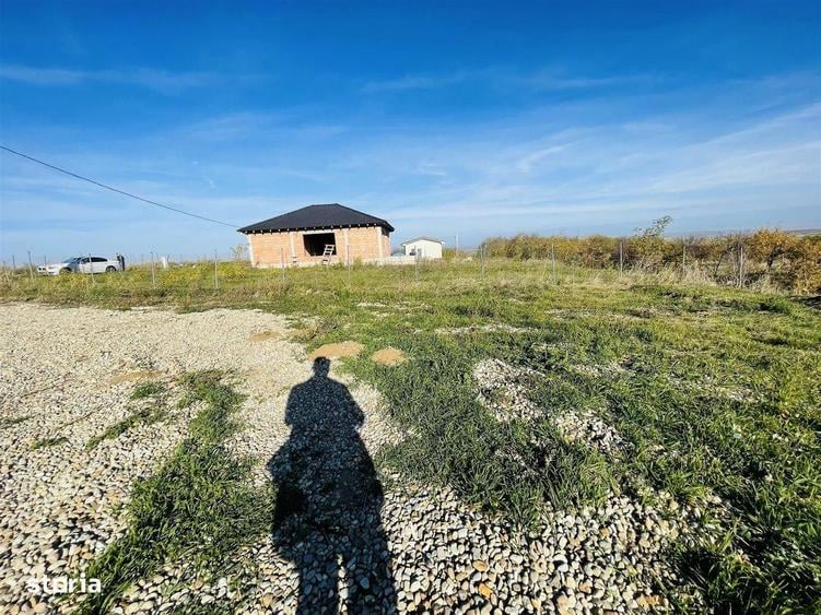 Teren intravilan de vanzare cu dublu front Cetariu - 1