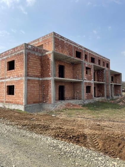 PROPRIETAR, persoana juridica, BLOC 7 ap + ! SAD la parter, langa PADURE si LAC - 2