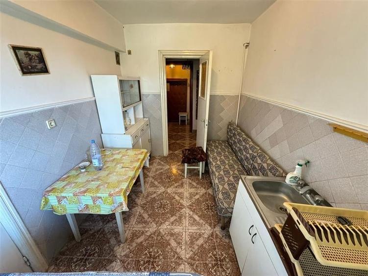 Apartament 3 camere, 1 boxa, zona Centrala , etaj 4 - 2