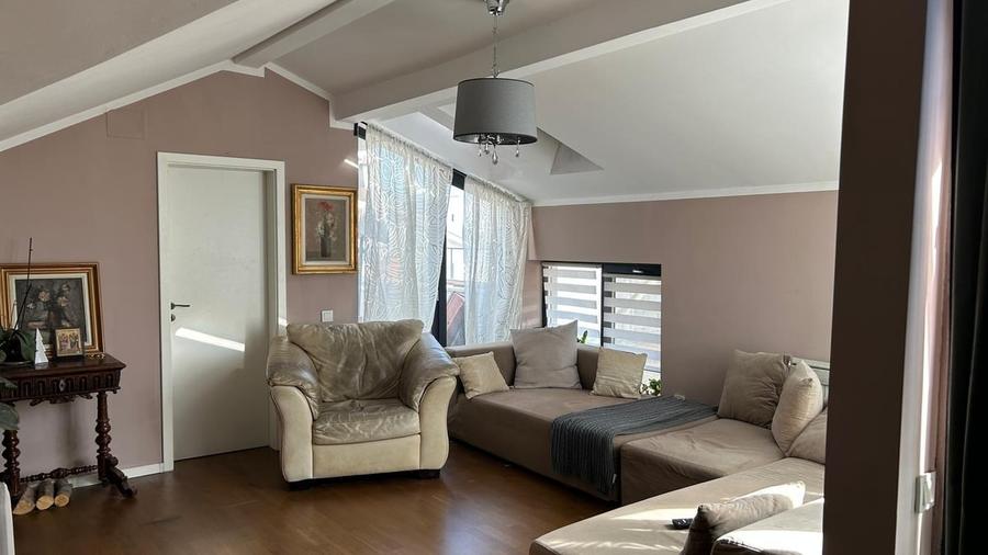 Apartament cu 4 camere semidecomandat în Basarab