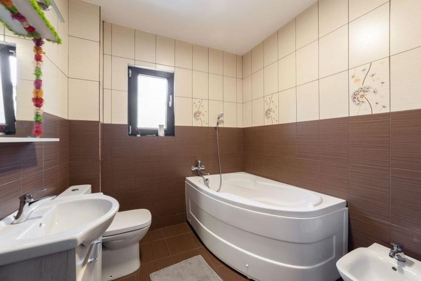 Casă cu 4 camere în Ștefănești