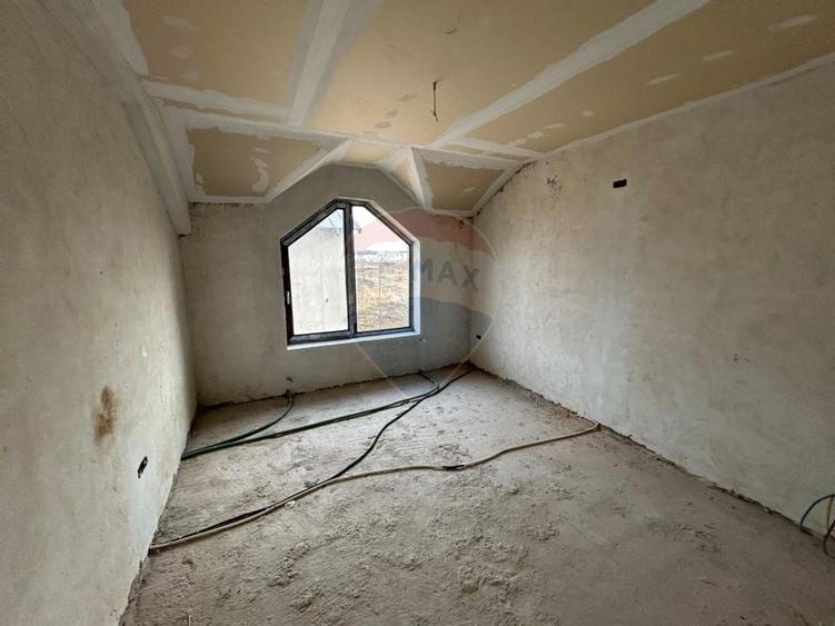 Casa / Vila cu 4 camere de vanzare in zona Ghercesti - 10