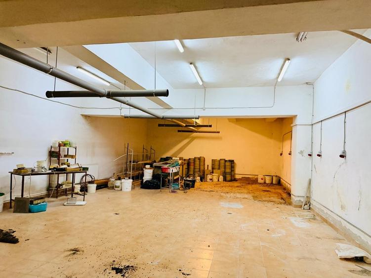 Bloc cu doua etaje de inchiriat, 2200 mp - 5 euro mp, Langa M Dimitrie Leonida - 19