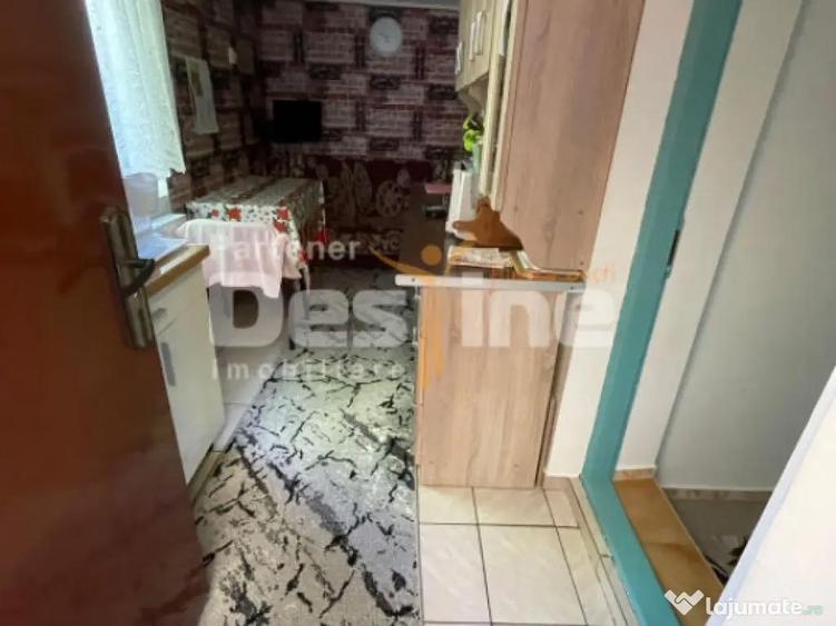 Casa cu 3 camere, garaj ?i curte spa?ioasa zona Giul - 10