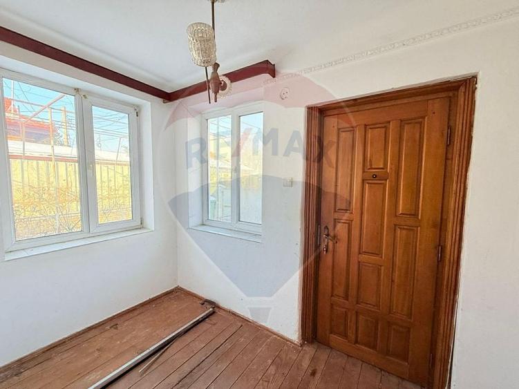 Casă de vanzare cu curte | 4 camere | Zona Gorjului | Teren generos - 3