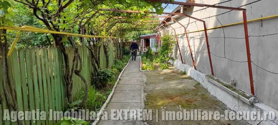 Casa cu 4 camere ?i 417mp teren in fa?a garii de sud din Tecuci - 9