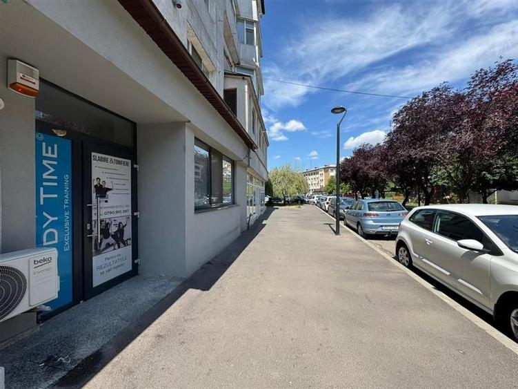 Spatiu comercial renovat complet de vanzare in Focsani - 2