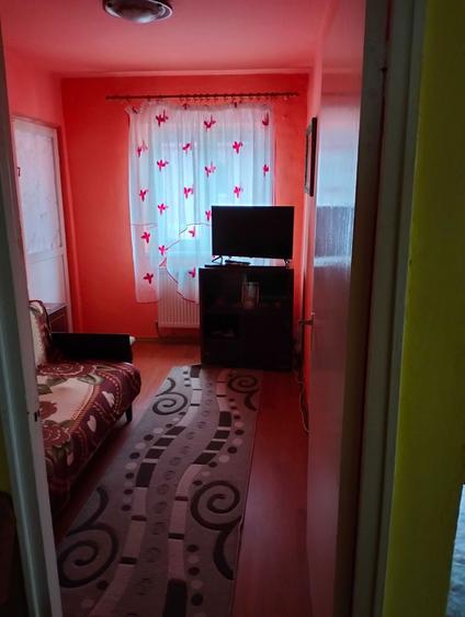 Apartament cu 3 camere ,Medias str Vaslui Nr 1 bloc 16 sc A etaj4.Mai multe detalii in privat 0sapte5opt54sapte4sasedoi.Mai multe detalii in privat - 6