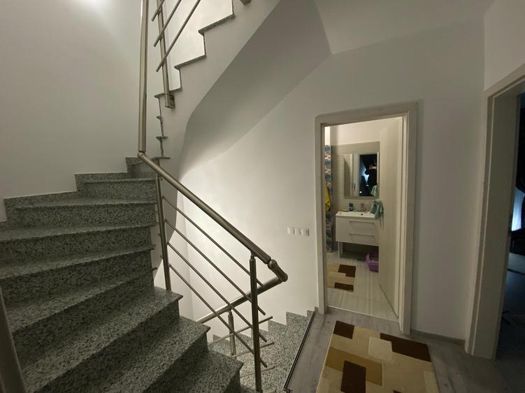 Duplex cu 4 camere si mansarda. Complet mobilat si utilat. Comision 0 - 20