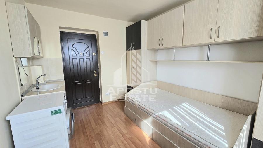 Garsoniera la etaj intermediar, situata in zona Take Ionescu - 3