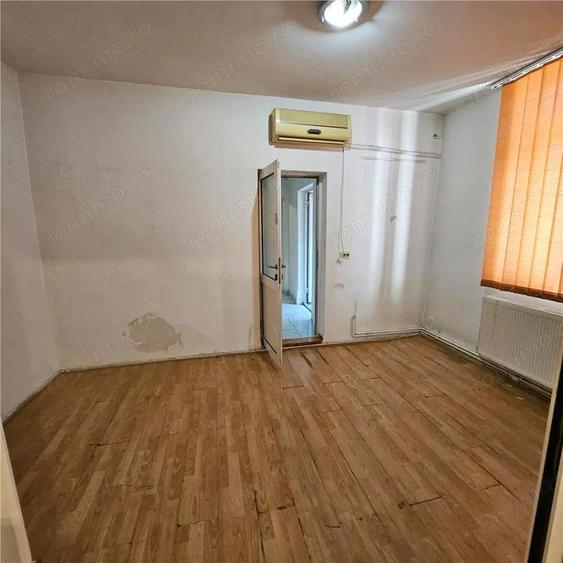 Doua case vecine, cu vad, in Bucure #537;ti, Tineretului, Parcul Carol - 12