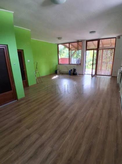 MEHALA - INDIVIDUALA - 5 CAM - 3 BAI - RENOVATA - CENTRALA - CURTE - 2