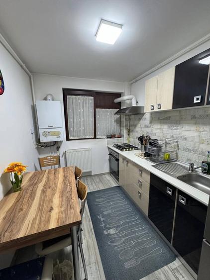 Vind apartament 2 camere,semidecomandat,et.1 din 4,renovat complet - 2