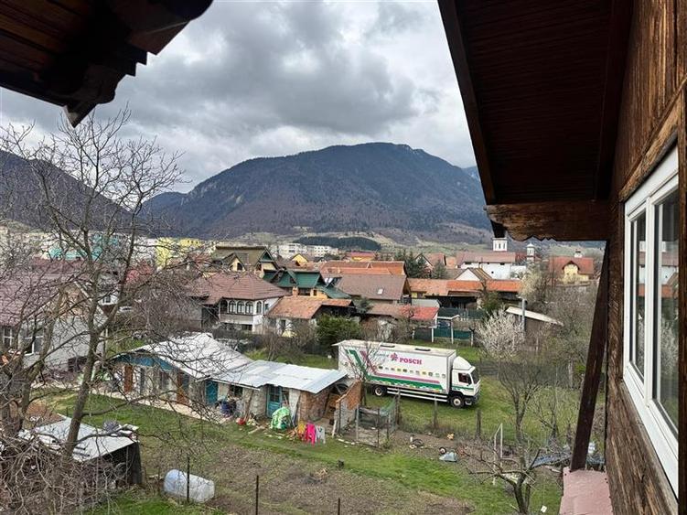 Doua case de vanzare, teren 800 mp, Zarnesti, Brasov - 8