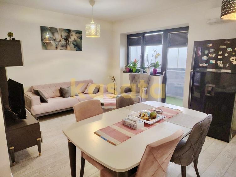 Apartament cu 4 camere semidecomandat, mobilat în P-ta Presei Libere