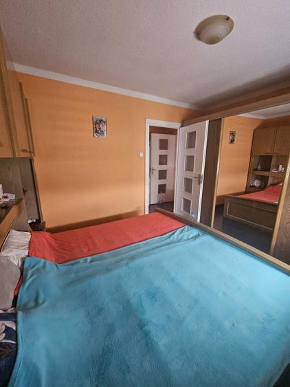 Apartament de vanzare 3 camere,cartier Republicii et.3 - 2