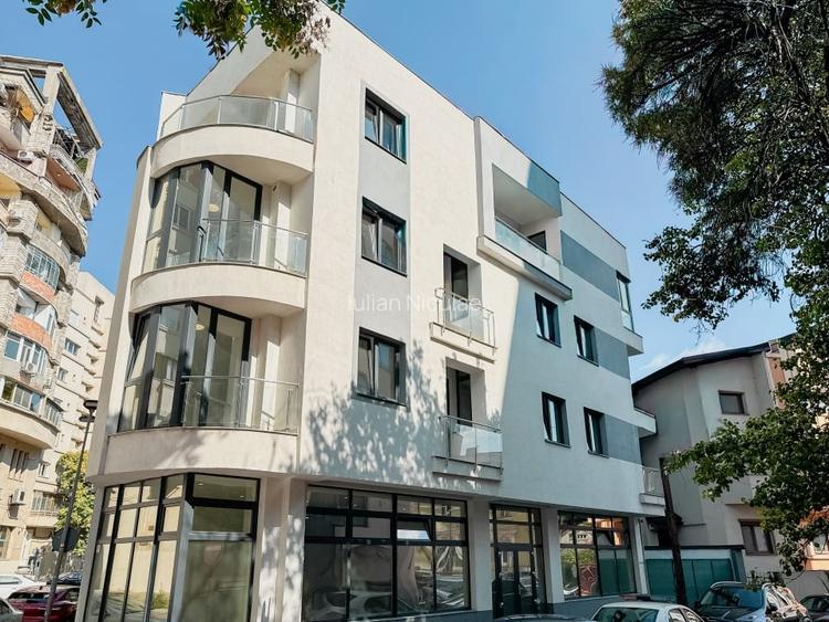 Bloc integral in Piata Unirii. Pretabil pentru Hotel, Clinica Medicala, birouri