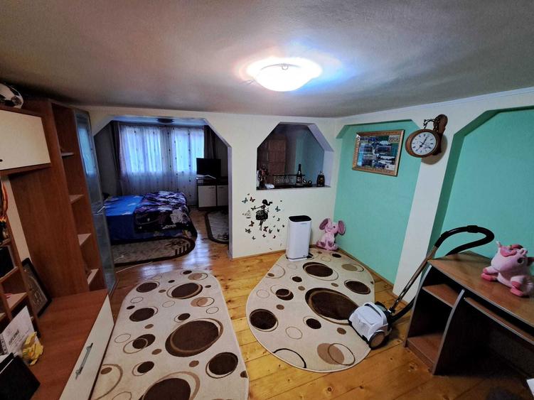 Casa de vanzare + spatiu comercial - comuna Pojorata- Centru - 6