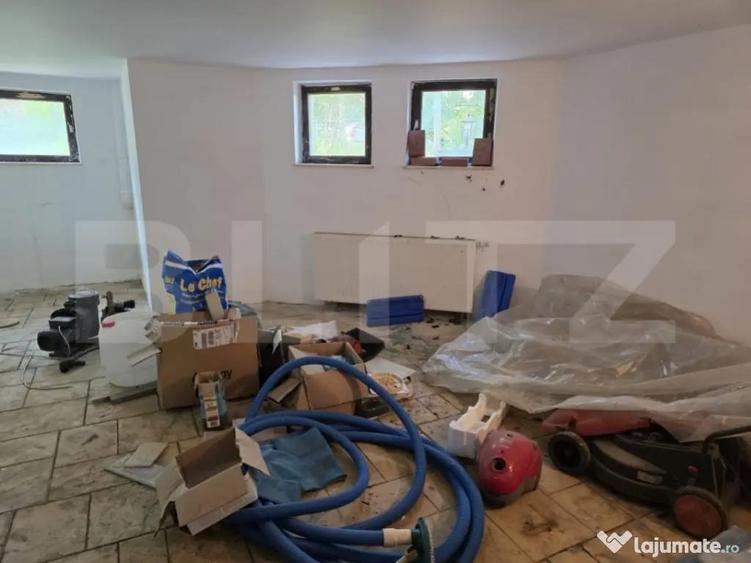 Casa cu piscina ,7 camere, 447 mp - teren 1535mp, Vetis - 1