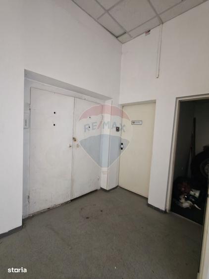 Spațiu comercial, de 2,100 mp, în Central
