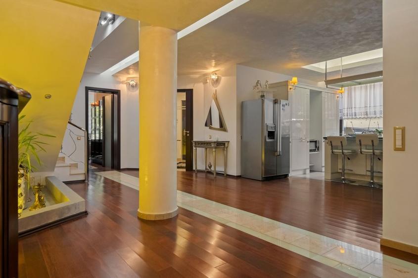 Duplex cu 5 camere cu Canalizare în Central
