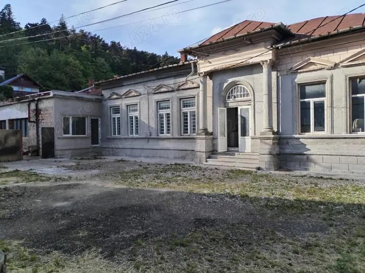 Casă cu 6 camere cu Teren 800 Mp în Central