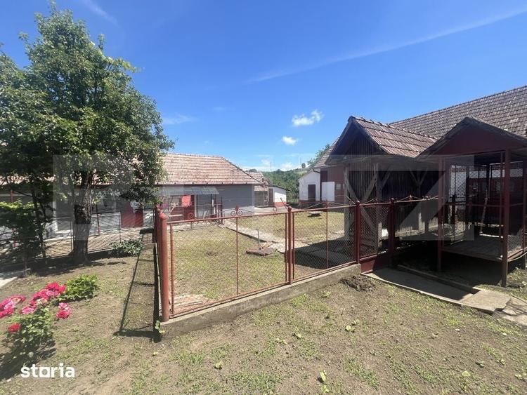 Proprietate cu 2 Case si Anexe, Teren 3.398 mp Deaj - 3