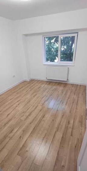 Apartament cu 2 camere decomandat în Trocadero