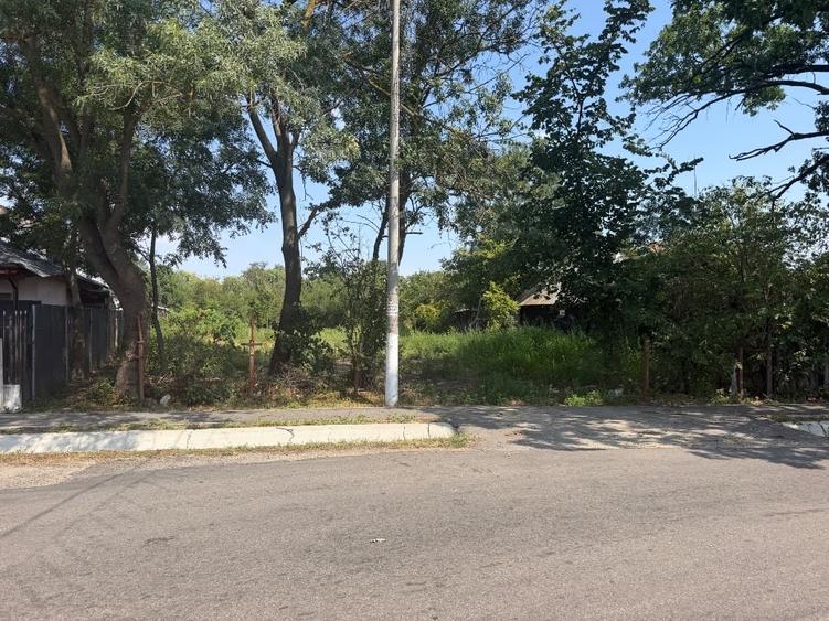 Teren Construcții intravilan de 2418 mp, în Călugăreni
