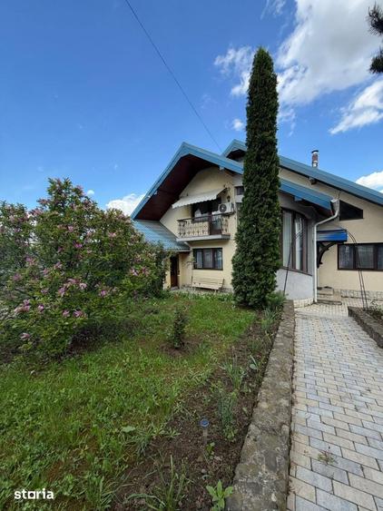 Casă cu 4 camere cu Teren 1141 Mp în Cașin