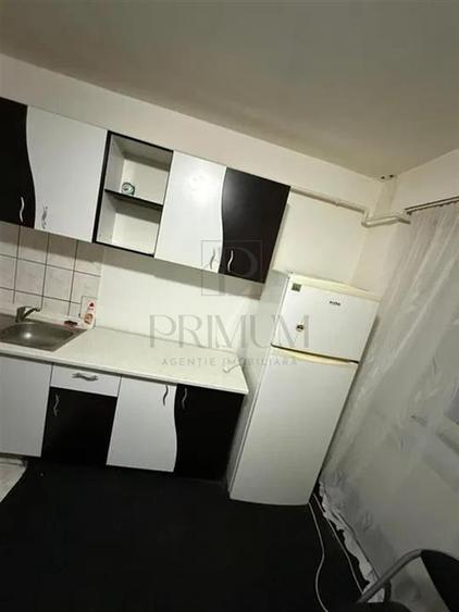 Apartament cu 3 camere decomandat, mobilat în Dâmbovița