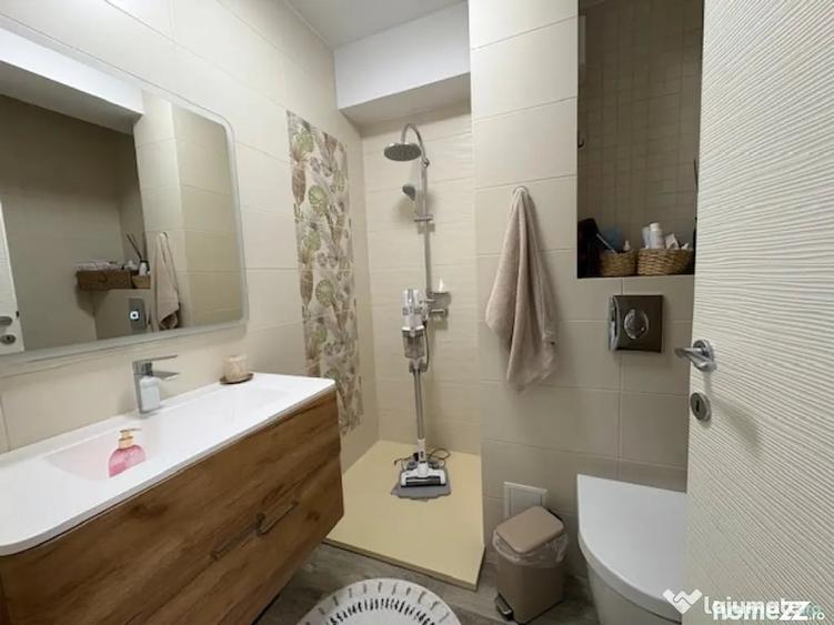 Apartament cu 3 camere semidecomandat în Copou