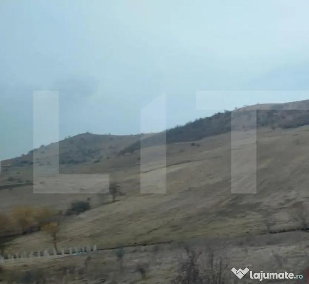 Teren de 2327 mp, în Borhanci