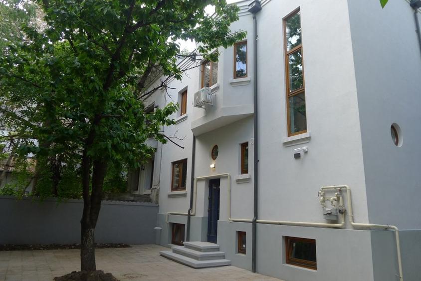Inchiriere vila renovata D+P+1 Cotroceni metrou Eroilor ideala firma - 2