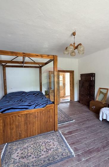Casă cu 5 camere cu Teren 1400 Mp în Vale