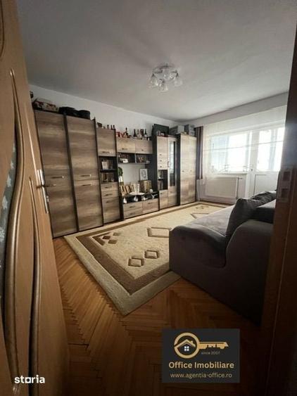 Apartament cu 4 camere decomandat în Republicii