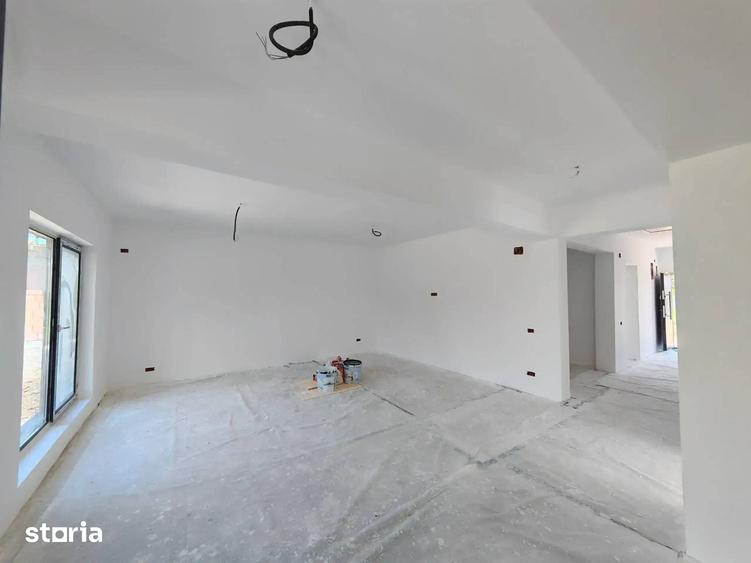 Casă cu 4 camere cu Teren 400 Mp în Crevedia