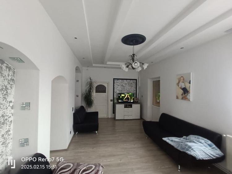Casă individuală cu 11 camere cu Canalizare în Deda