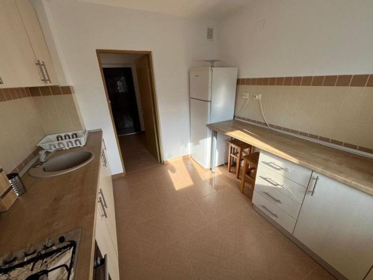 Apartament cu 2 camere semidecomandat, mobilat în Brâncoveanu