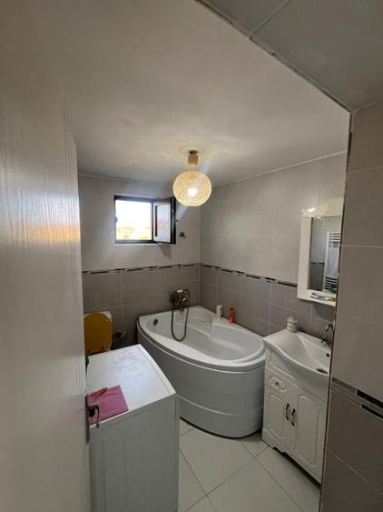 Casă individuală cu 4 camere cu Canalizare în Exterior Est
