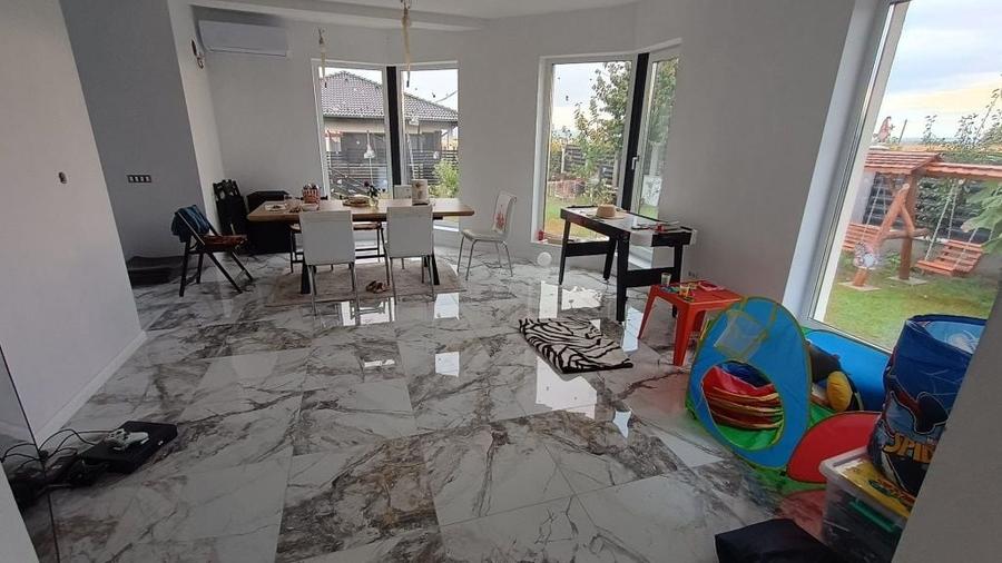 Casă cu 4 camere în Aroneanu