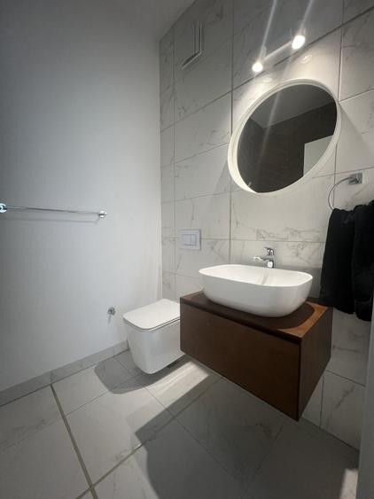 Apartament cu 3 camere semidecomandat în Central