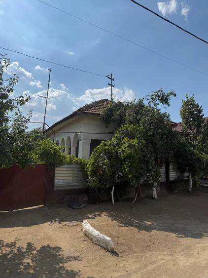 Casă cu 4 camere cu Teren 2700 Mp în Coțofenii din Dos