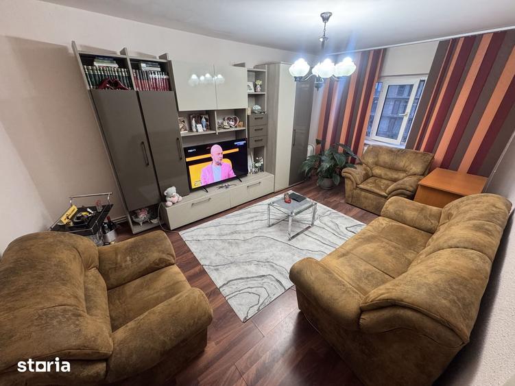 Apartament cu 3 camere decomandat în Central