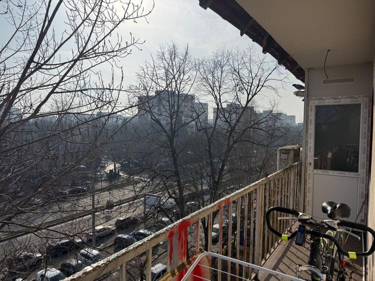 Apartament cu 2 camere semidecomandat, mobilat în Brâncoveanu